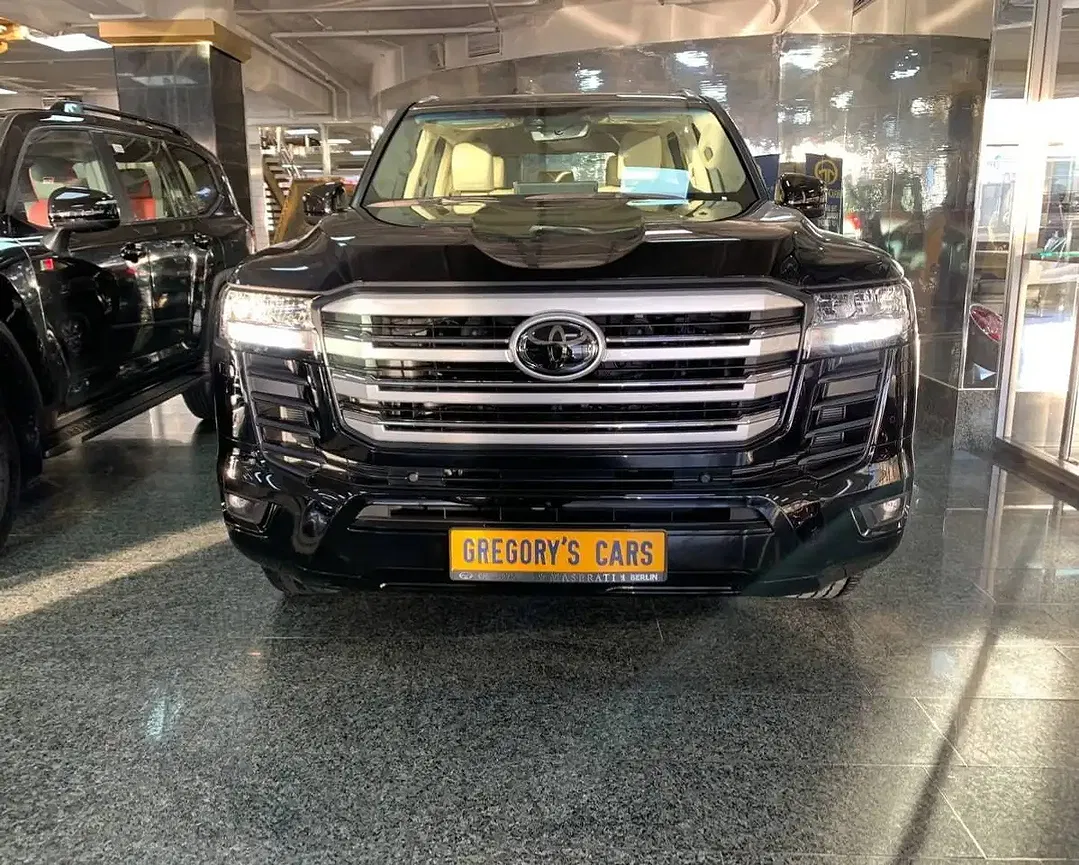 Toyota Land Cruiser - Thumbnail 3