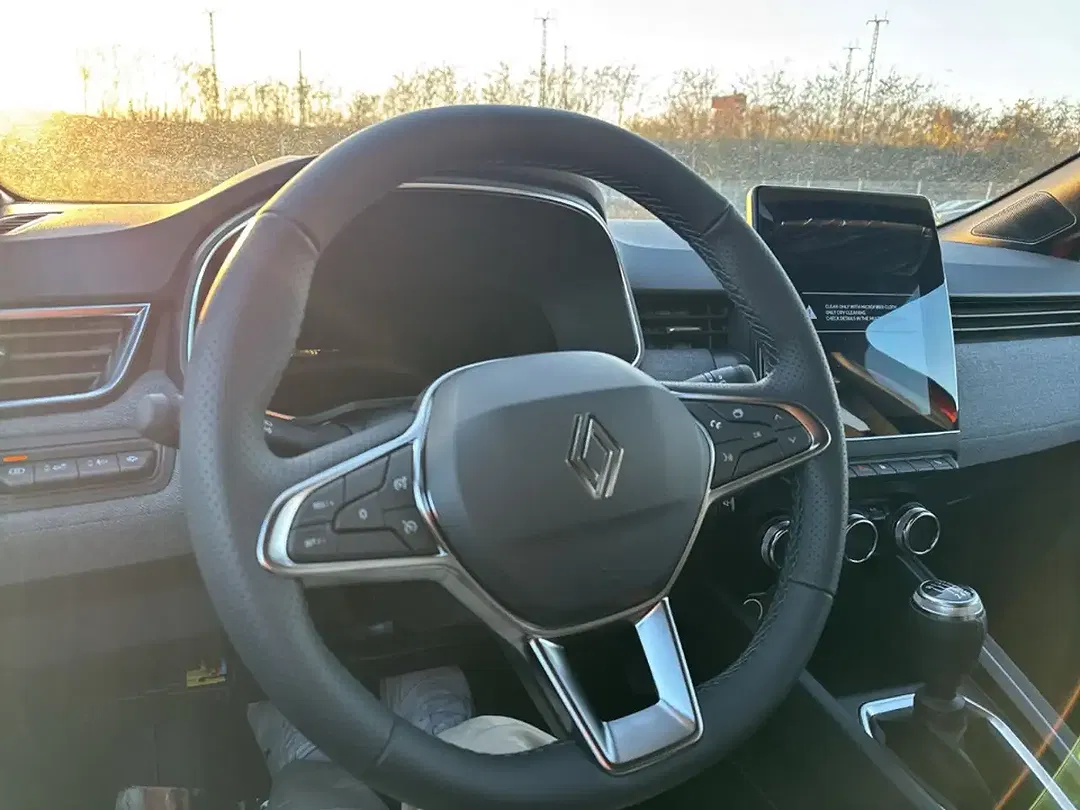 Renault Clio - Thumbnail 10