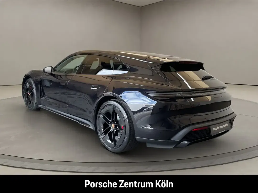 Porsche Taycan - Thumbnail 3