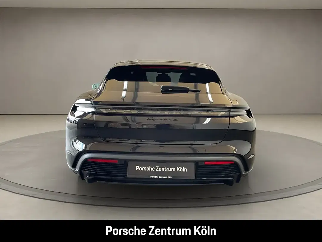 Porsche Taycan - Thumbnail 4