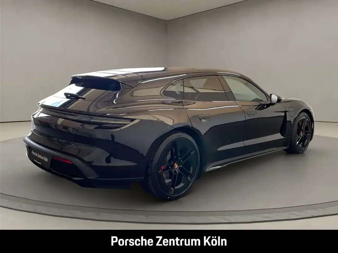 Porsche Taycan - Thumbnail 5
