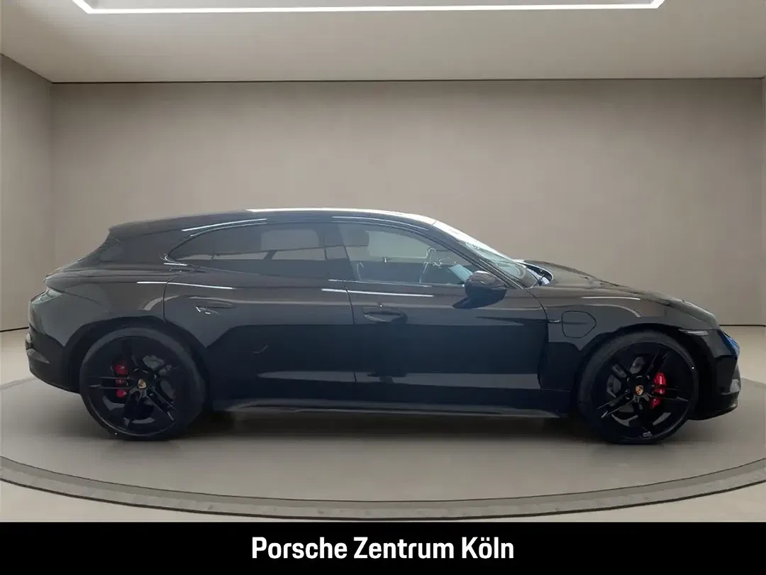 Porsche Taycan - Thumbnail 6