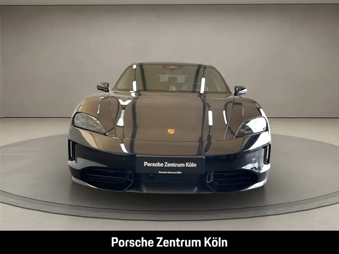 Porsche Taycan - Thumbnail 8
