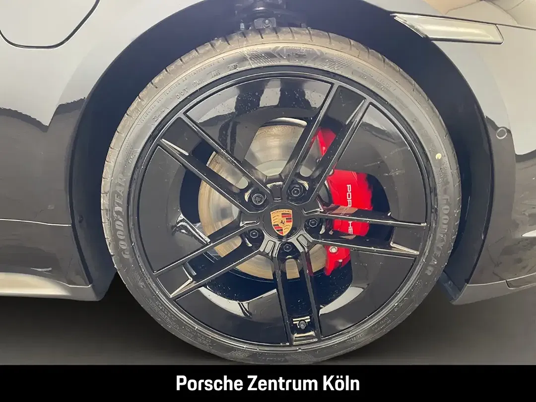 Porsche Taycan - Thumbnail 9