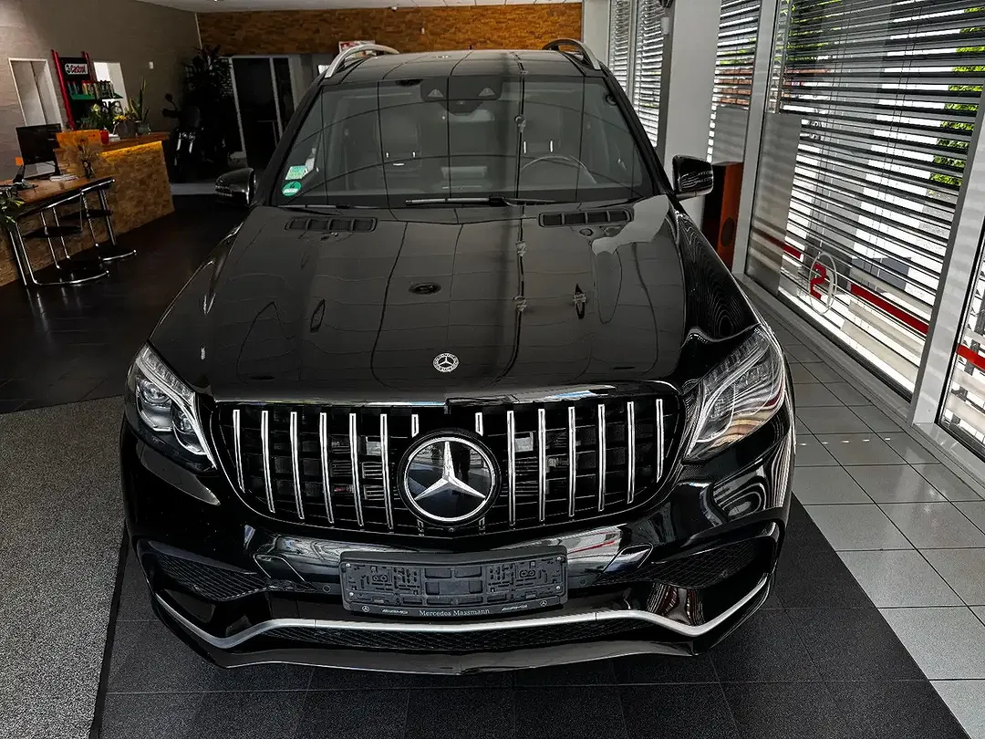 Mercedes-Benz GLS 63 AMG - Thumbnail 3