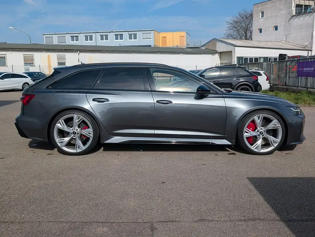Audi RS6 - Thumbnail 3