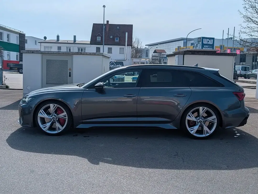 Audi RS6 - Thumbnail 6
