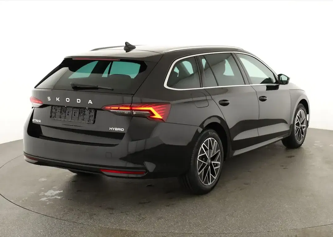 Skoda Octavia - Thumbnail 3