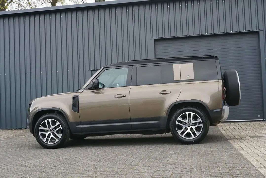 Land Rover Defender - Thumbnail 4