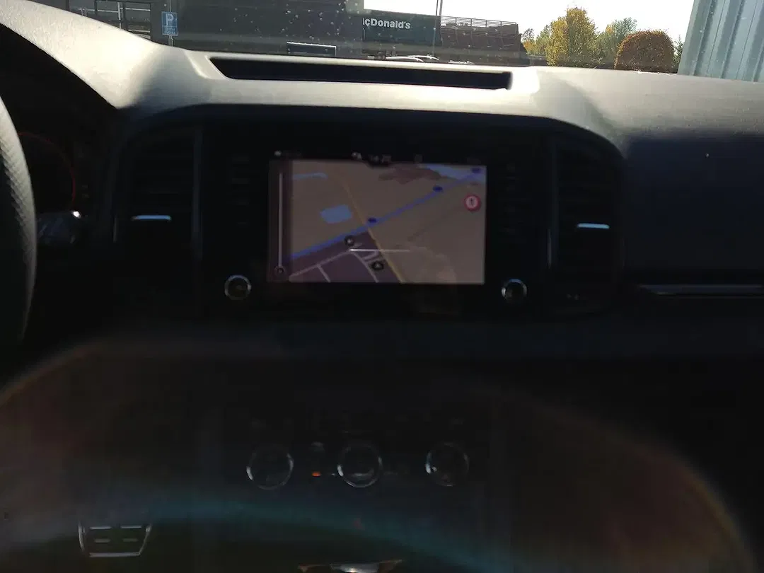 Skoda Karoq - Thumbnail 8