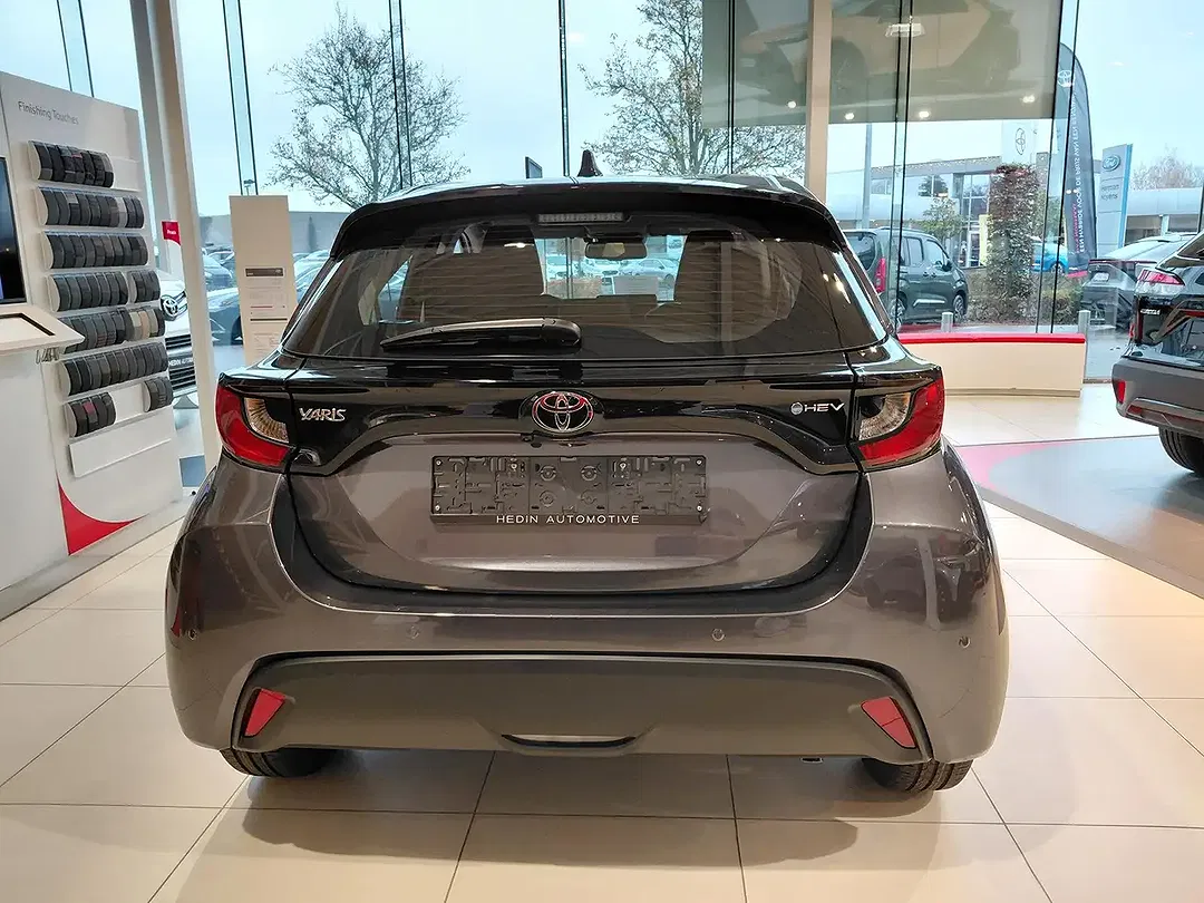 Toyota Yaris - Thumbnail 6