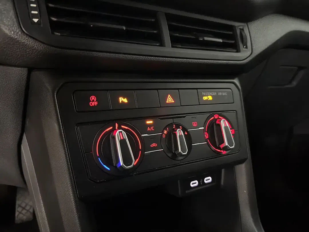 Volkswagen T-Cross - Thumbnail 12