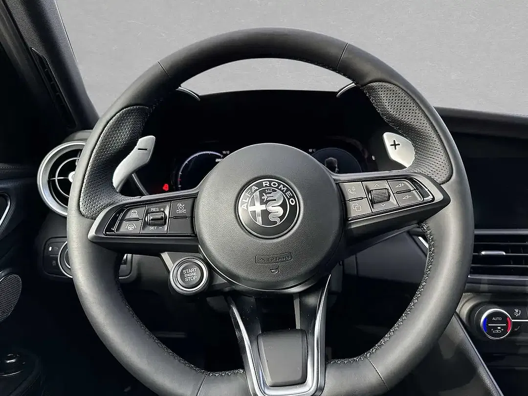 Alfa Romeo Giulia - Thumbnail 11