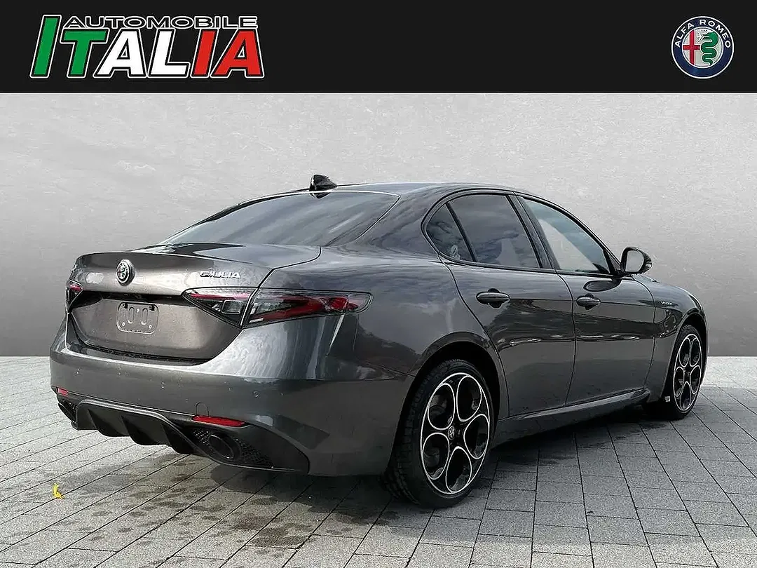 Alfa Romeo Giulia - Thumbnail 2