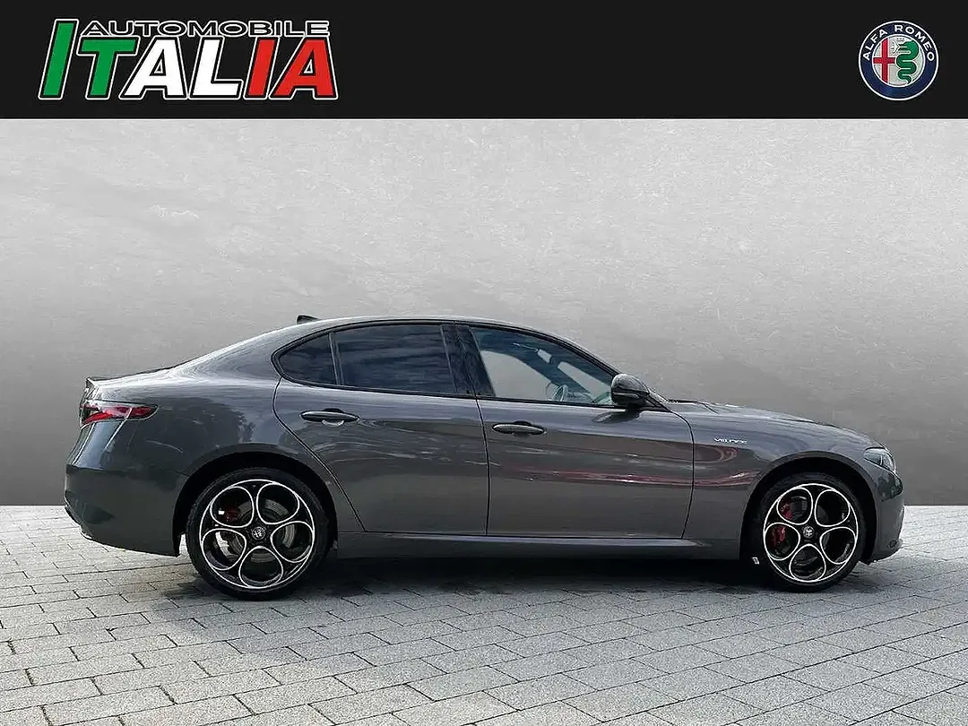 Alfa Romeo Giulia - Thumbnail 3