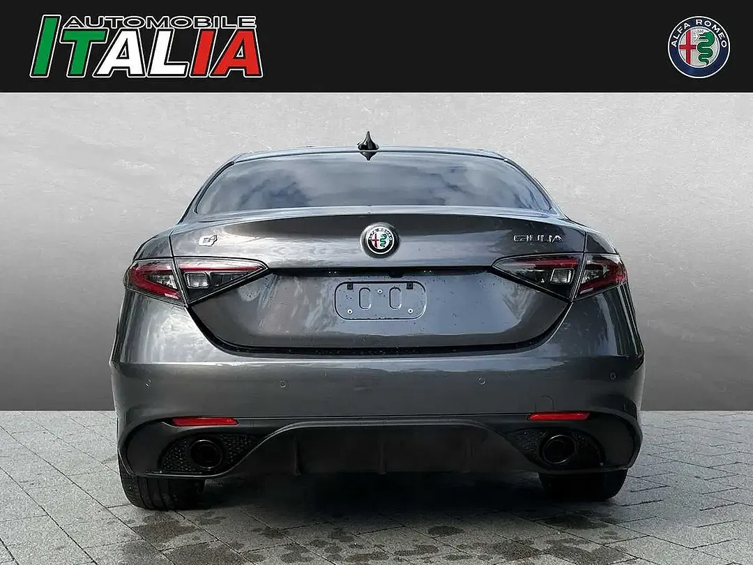 Alfa Romeo Giulia - Thumbnail 4