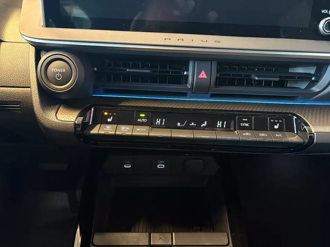Toyota Prius - Thumbnail 12