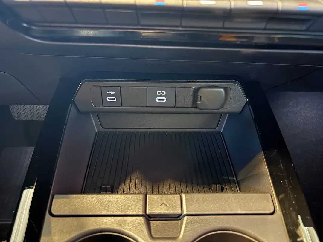Toyota Prius - Thumbnail 13