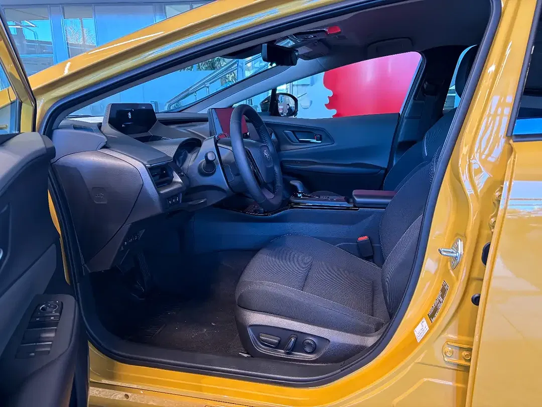 Toyota Prius - Thumbnail 4