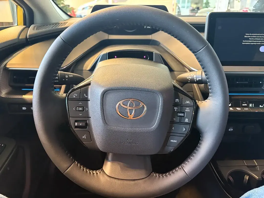 Toyota Prius - Thumbnail 7