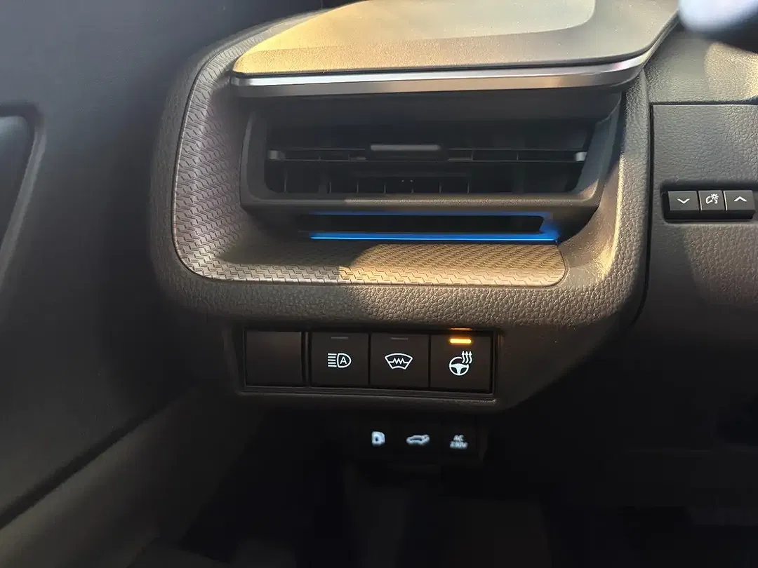 Toyota Prius - Thumbnail 8