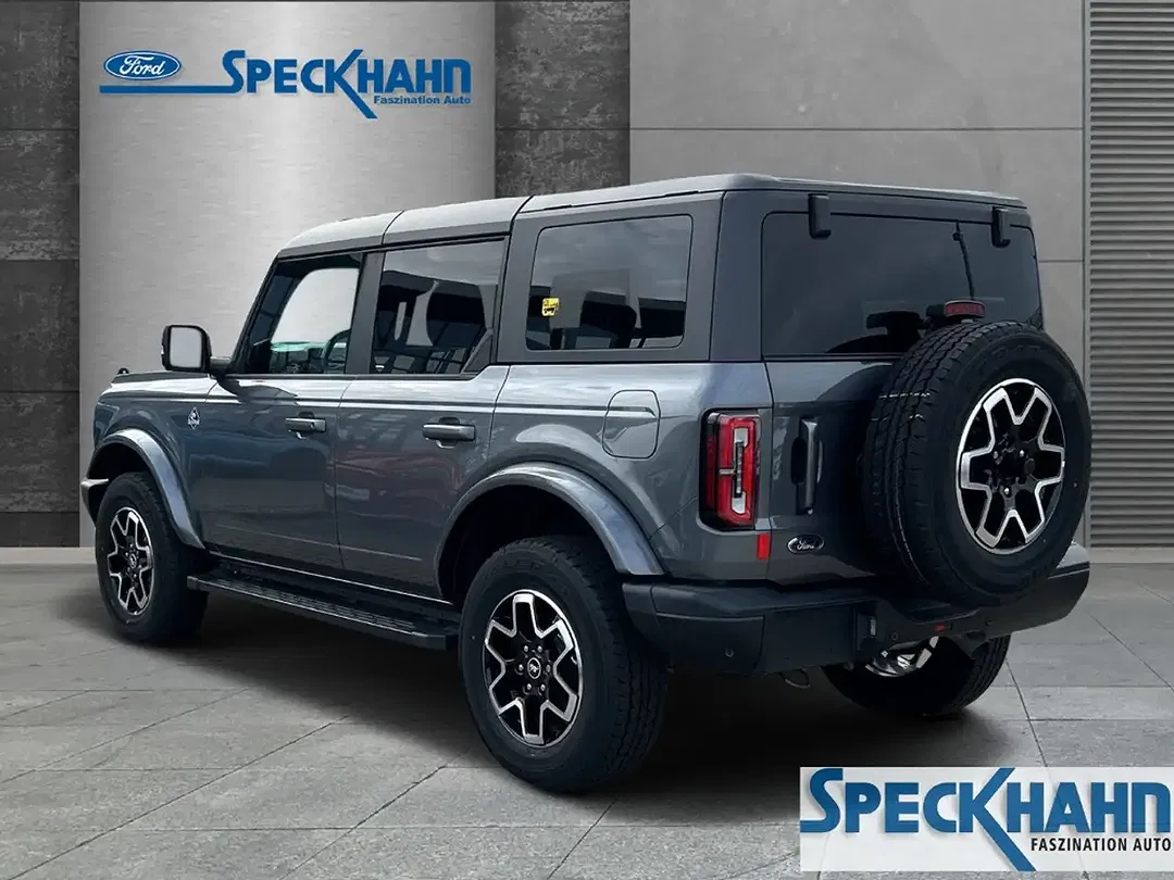 Ford Bronco - Thumbnail 2