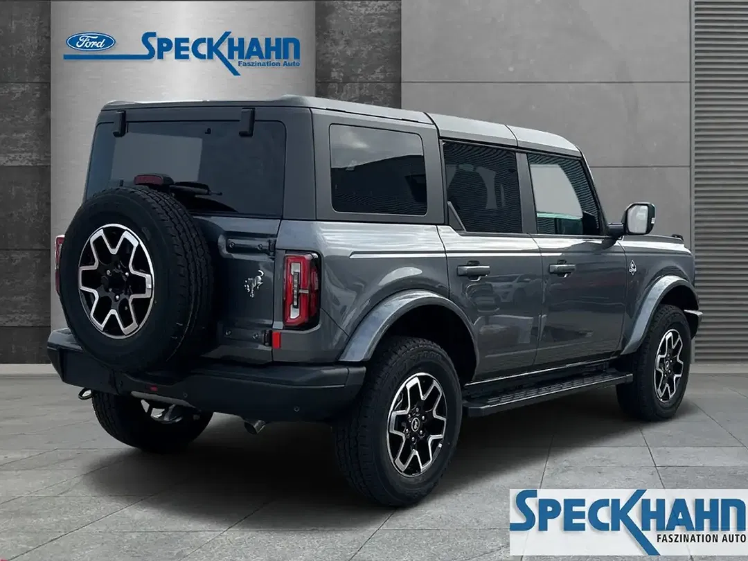 Ford Bronco - Thumbnail 4