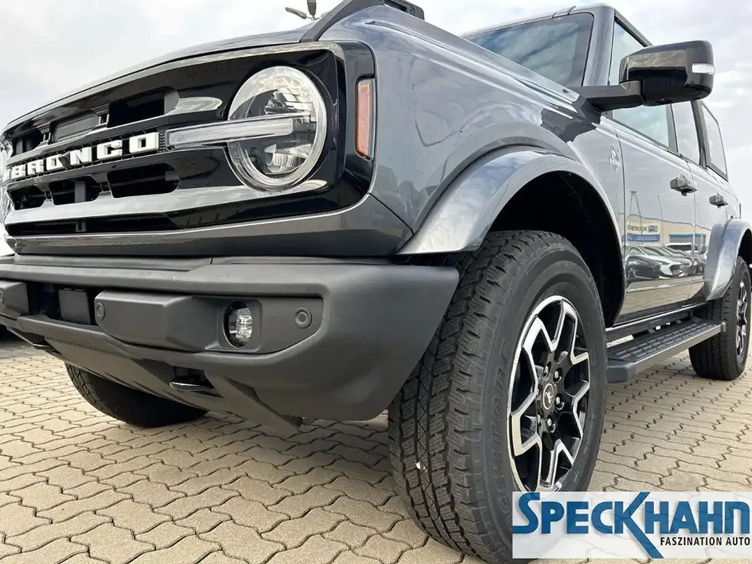 Ford Bronco - Thumbnail 7
