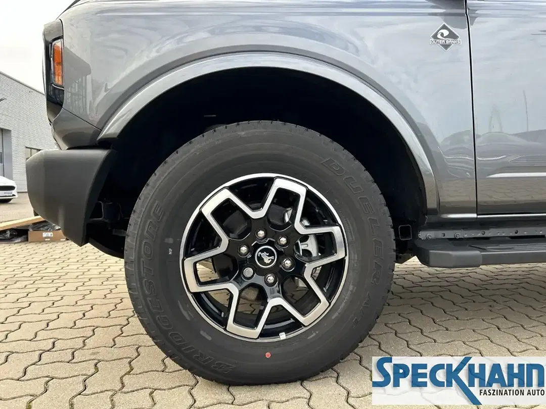 Ford Bronco - Thumbnail 8