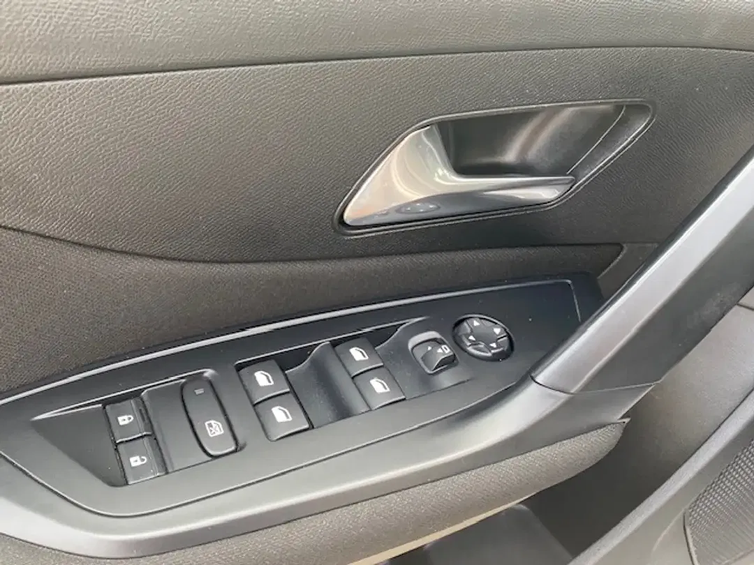 Peugeot 308 - Thumbnail 13