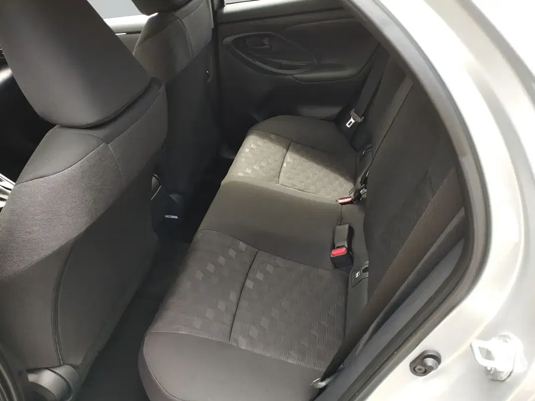 Toyota Yaris - Thumbnail 13