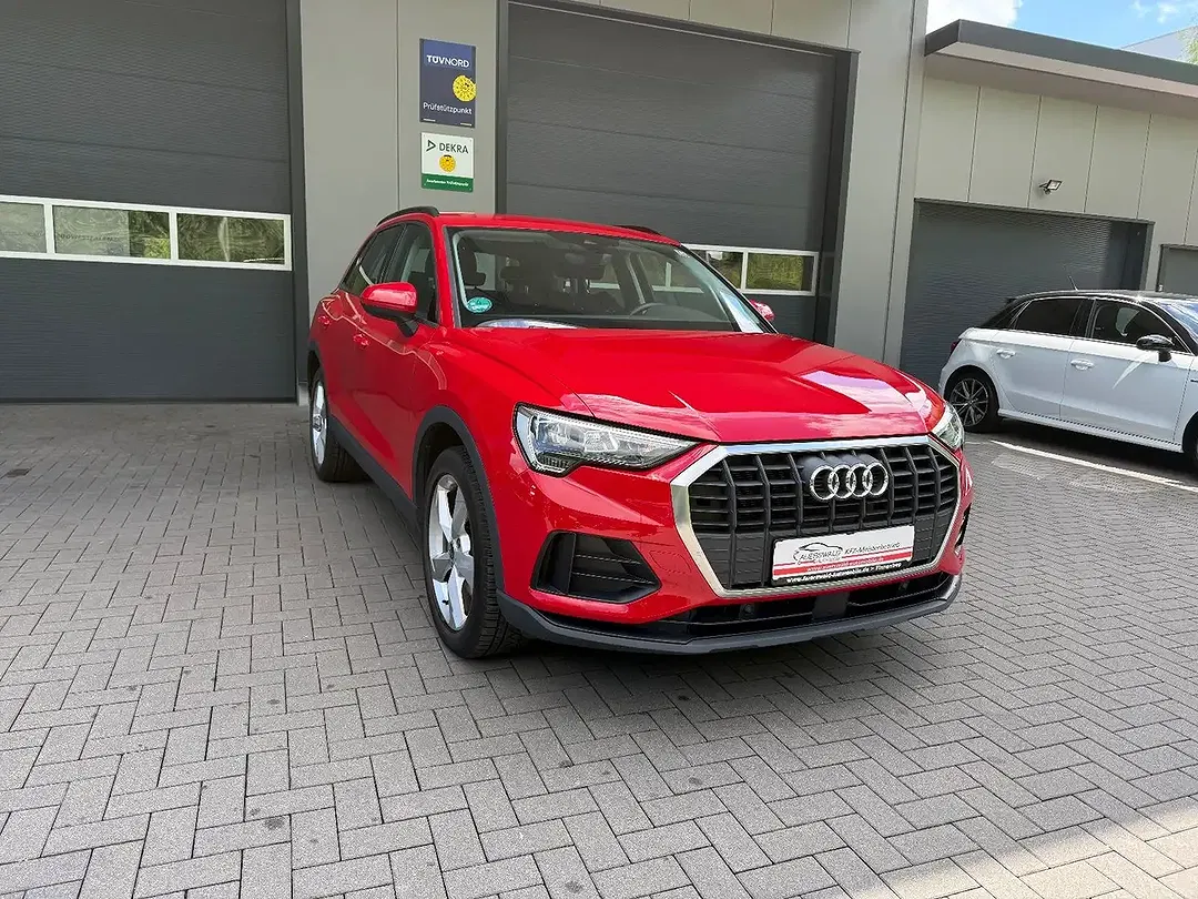 Audi Q3 - Thumbnail 3