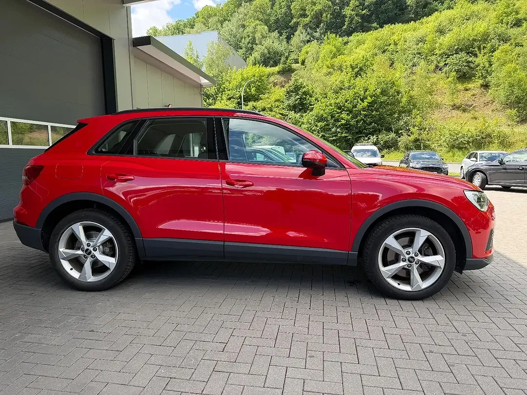 Audi Q3 - Thumbnail 4