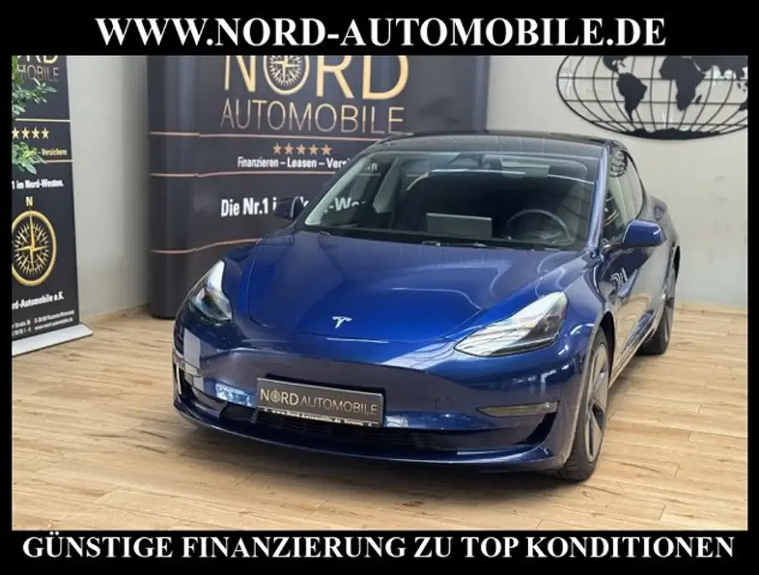 Tesla Model 3 - Thumbnail 1
