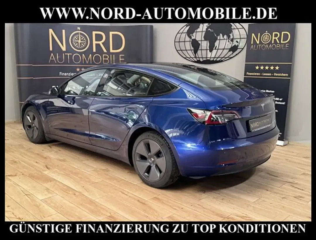 Tesla Model 3 - Thumbnail 7