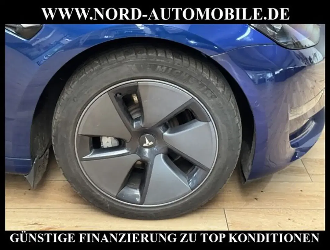 Tesla Model 3 - Thumbnail 10
