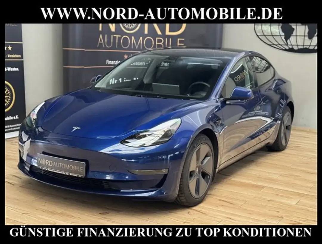 Tesla Model 3 - Thumbnail 4