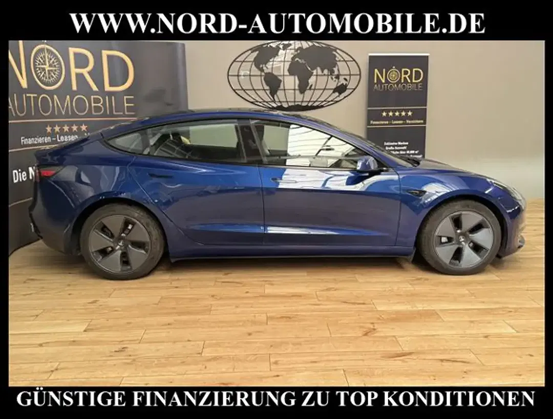Tesla Model 3 - Thumbnail 6