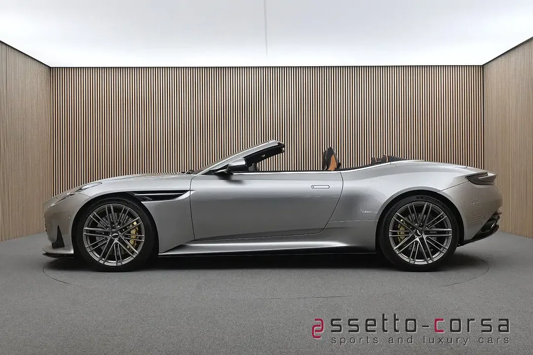 Aston Martin DB12 Volante