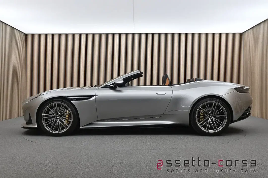 Aston Martin DB12 - Afbeelding 1