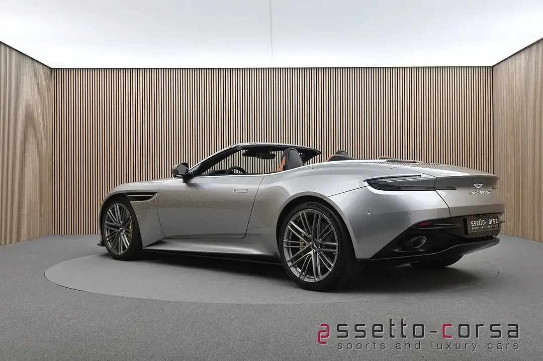 Aston Martin DB12 - Thumbnail 2