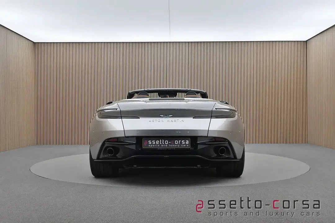 Aston Martin DB12 - Thumbnail 3