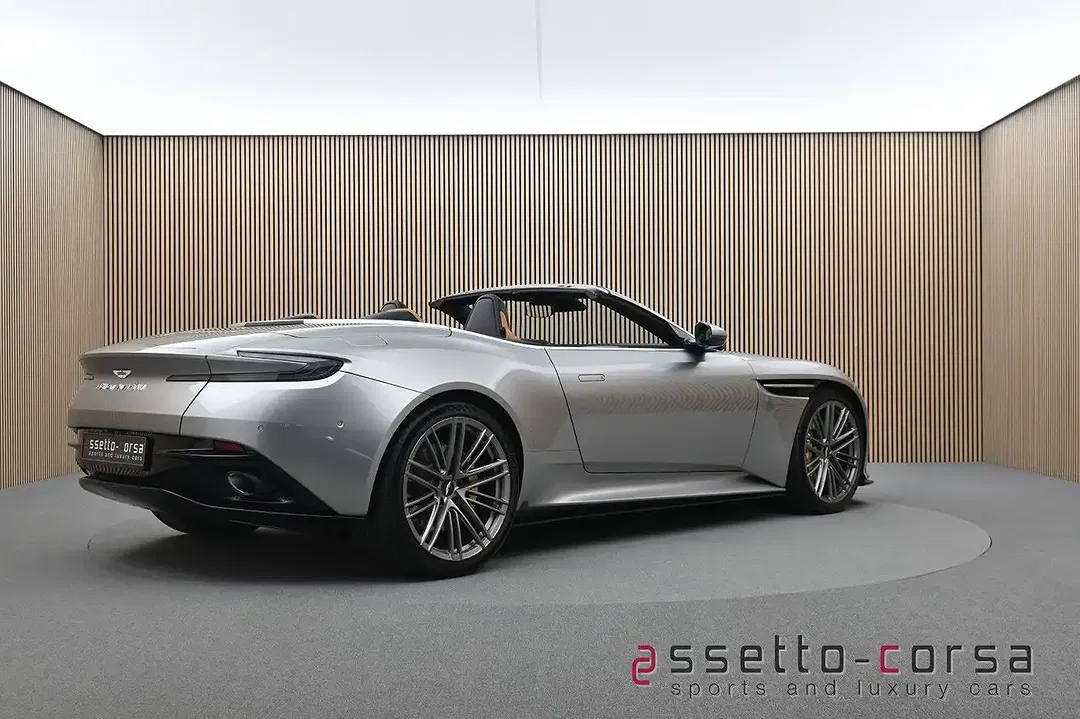 Aston Martin DB12 - Thumbnail 4