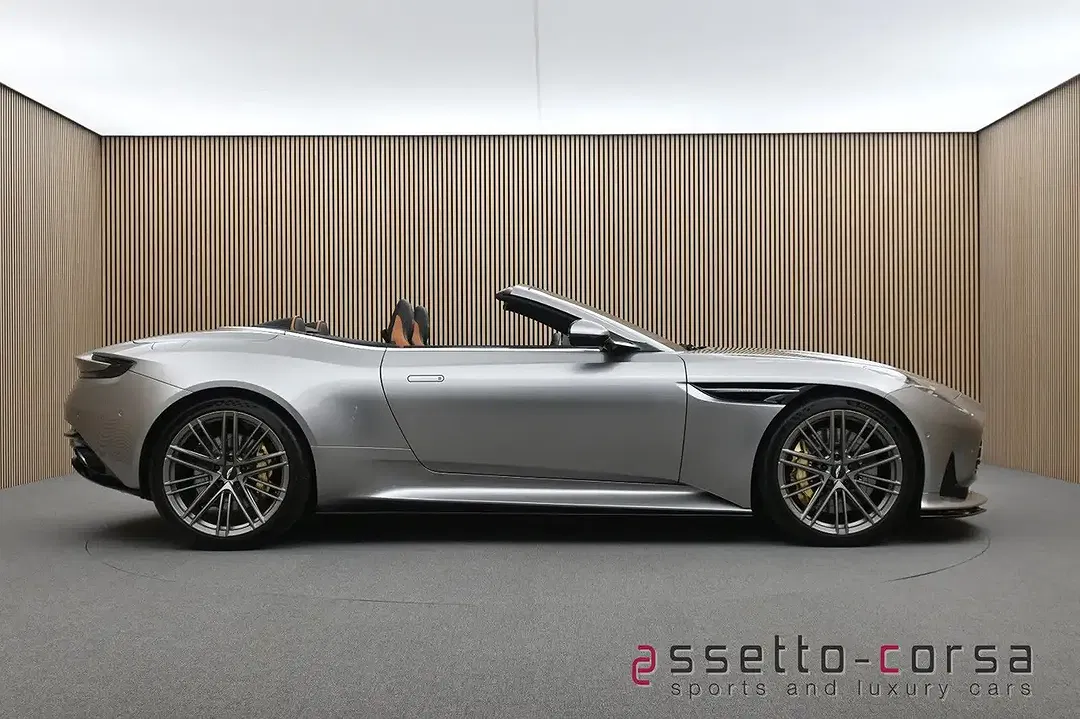Aston Martin DB12 - Thumbnail 5