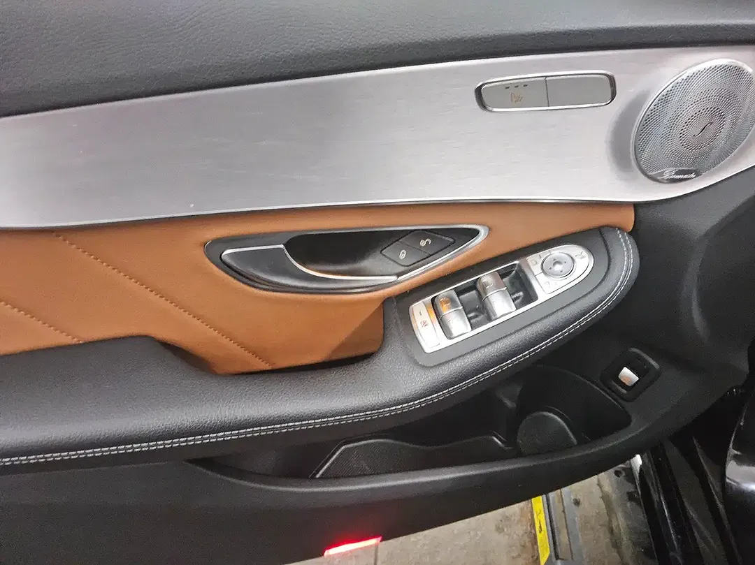 Mercedes-Benz C 300 - Thumbnail 9