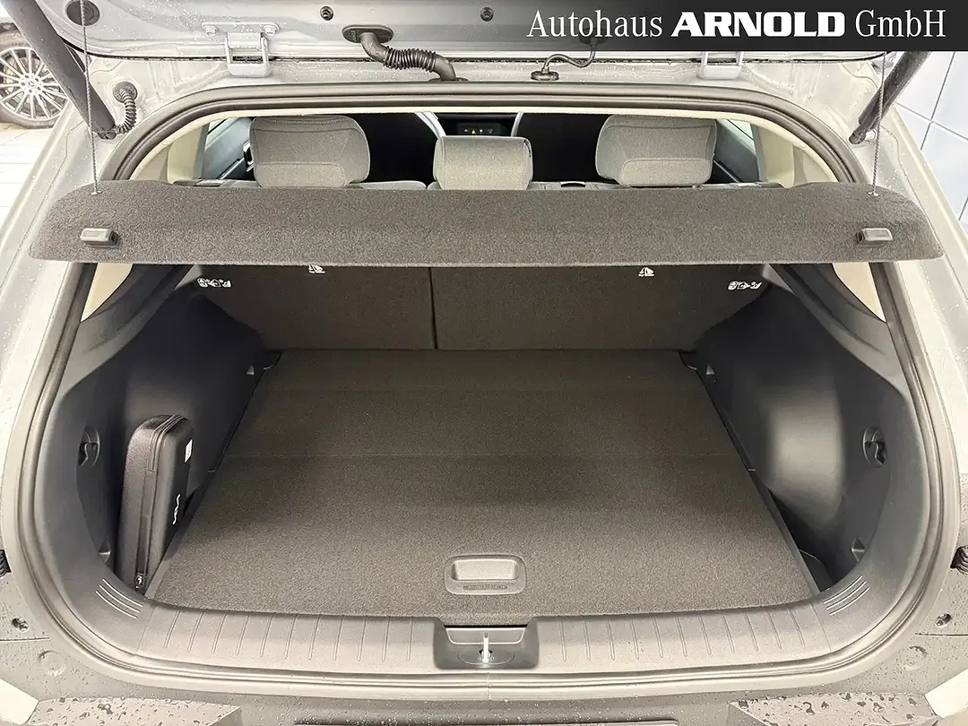 Kia EV4 - Thumbnail 14