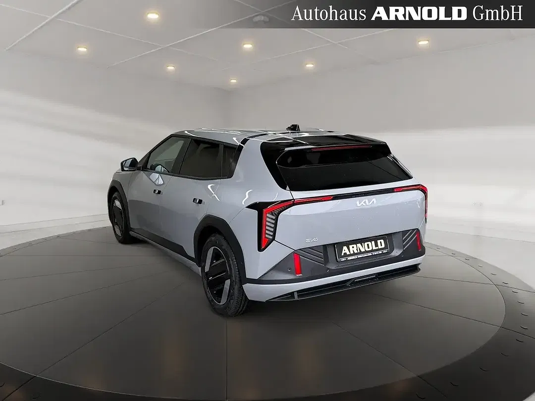 Kia EV4 - Thumbnail 3