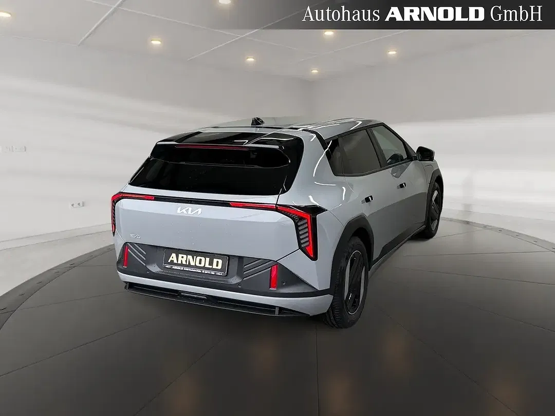 Kia EV4 - Thumbnail 4