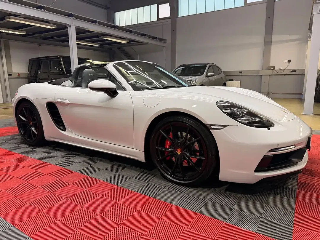 Porsche Boxster - Thumbnail 10