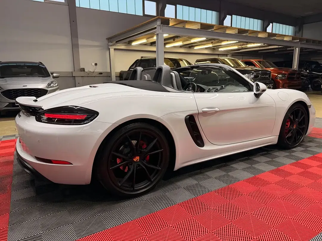 Porsche Boxster - Thumbnail 11